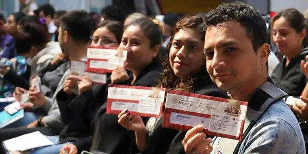 jovenes contrayendo el futuro