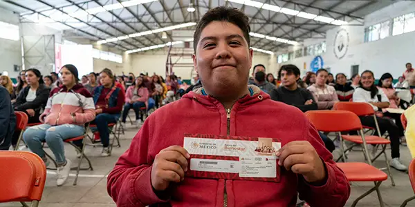 jóvenes construyendo el futuro pago