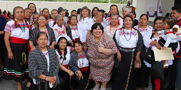 Entrega de créditos a mujeres