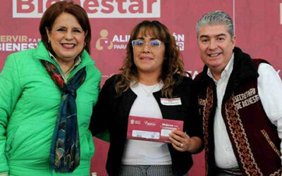 Gobernadora Delfina Gómez entrega apoyos en Texcoco