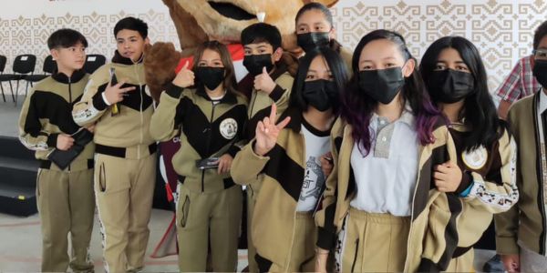 Apoyo para uniformes y útiles escolares 2025
