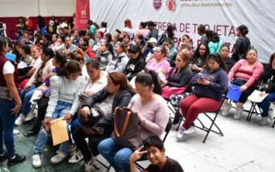 Recibe nueva tarjeta de uniformes y útiles para secundaria