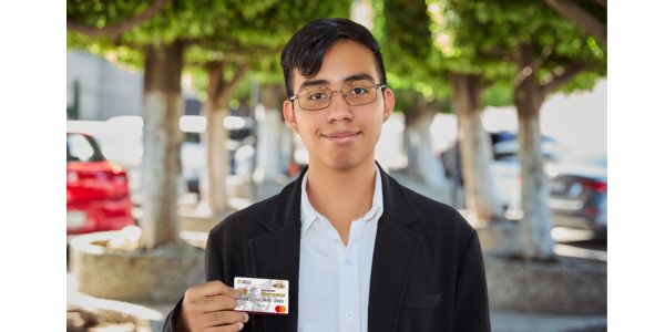 subes jóvenes escribiendo el futuro