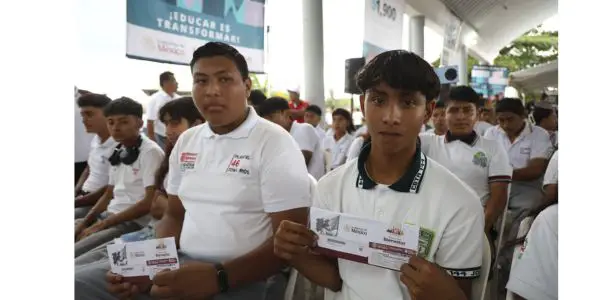 Beca Benito Juárez: entrega de tarjetas