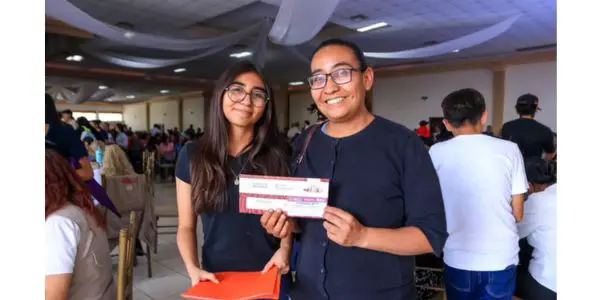 beca rita cetina entrega de tarjetas